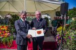 Landeshauptmann Hermann Schützenhöfer überreichte dem Deutschfeistritzer Bürgermeister Michael Viertler das neue Gemeindewappen © Foto: Michael Beinhauer; bei Quellenangabe honorarfrei Landeshauptmann Hermann Schützenhöfer überreichte dem Deutschfeistritzer Bürgermeister Michael Viertler das neue Gemeindewappen