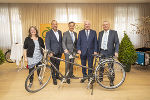 Verkehrsstadträtin Elke Kahr, Vizebürgermeister Mario Eustacchio, Bürgermeister Siegfried Nagl, Landeshauptmann Hermann Schützenhöfer und Landeshauptmann-Stellvertreter Anton Lang (v.l) haben heute den Masterplan „RADMOBIL Graz 2030“ vorgestellt. © Stadt Graz/Foto Fischer; Nutzung bei Quellenangabe honorarfrei Verkehrsstadträtin Elke Kahr, Vizebürgermeister Mario Eustacchio, Bürgermeister Siegfried Nagl, Landeshauptmann Hermann Schützenhöfer und Landeshauptmann-Stellvertreter Anton Lang (v.l) haben heute den Masterplan „RADMOBIL Graz 2030“ vorgestellt.