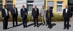 Pfarrer Joseph Mangalan, Bezirkshauptmann Max Wiesenhofer, Historiker Gottfried Allmer, Landeshauptmann Hermann Schützenhöfer, Nationalratsabgeordneter Reinhold Lopatka, Bürgermeister Gerald Maier und Bischof Wilhelm Krautwaschl (v.l.) © Gemeinde Ebersdorf; bei Quellenangabe honorarfrei